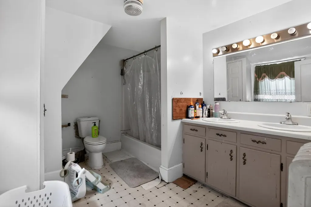 60 Orchard Street Auburn ME 04210
