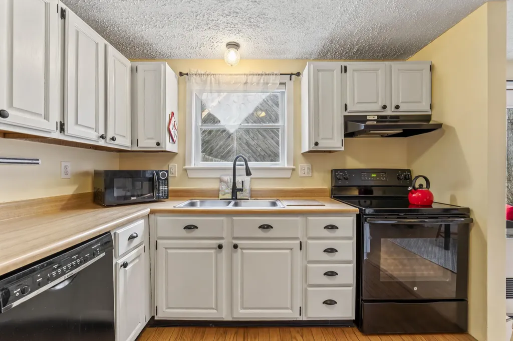 74 Munroe Lane Topsham ME 04086
