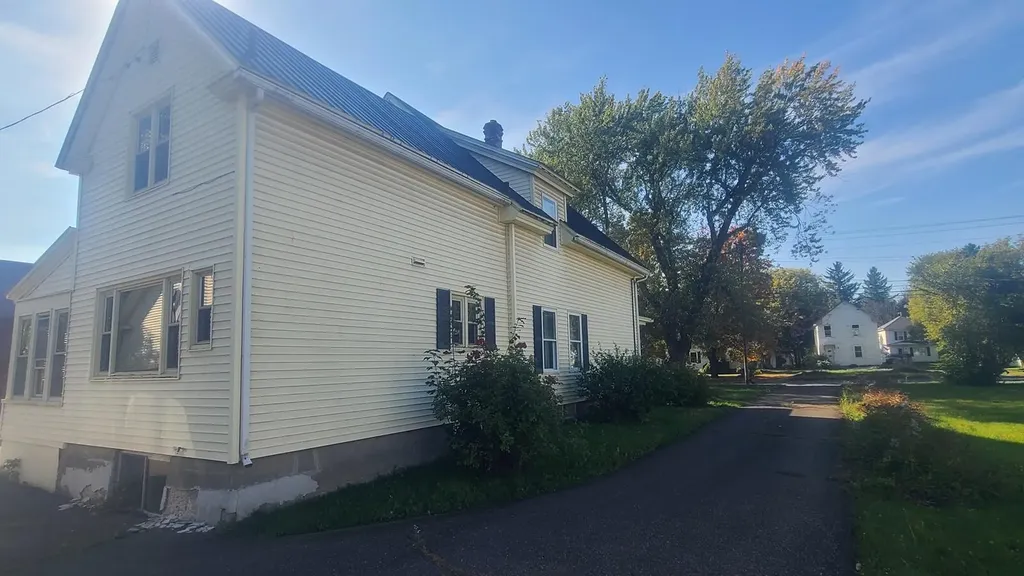 34 Dyer Street Presque Isle ME 04769