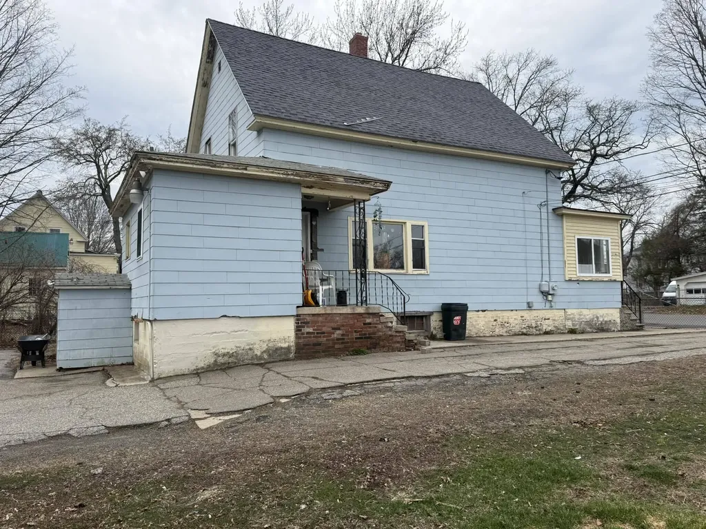 7 Bates Street Sanford ME 04073