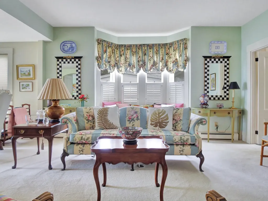 553 Main Street Wayne ME 04284