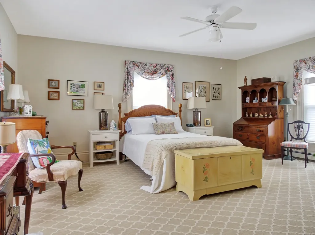 553 Main Street Wayne ME 04284