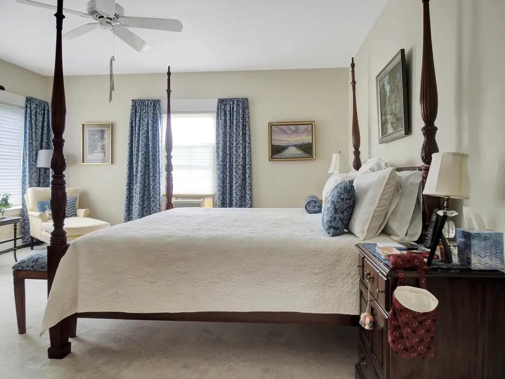 553 Main Street Wayne ME 04284