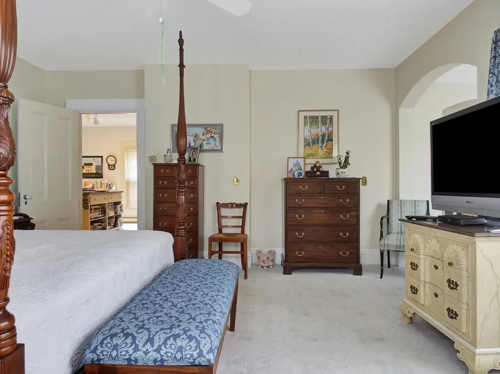 553 Main Street Wayne ME 04284