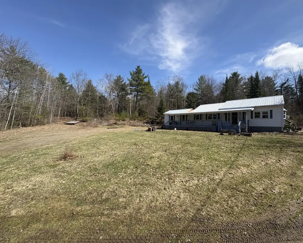 36 Hix Road Windsor ME 04363