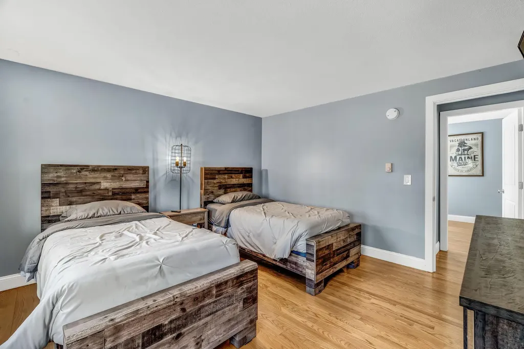 8 Evergreen Drive Freeport ME 04032