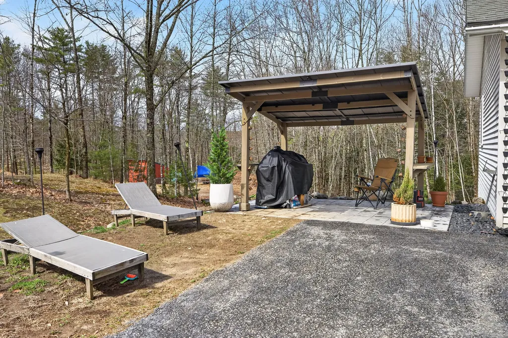179 Egypt Road Raymond ME 04071