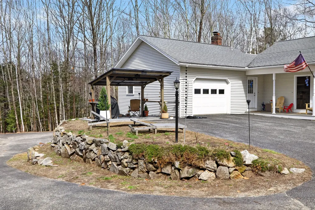 179 Egypt Road Raymond ME 04071