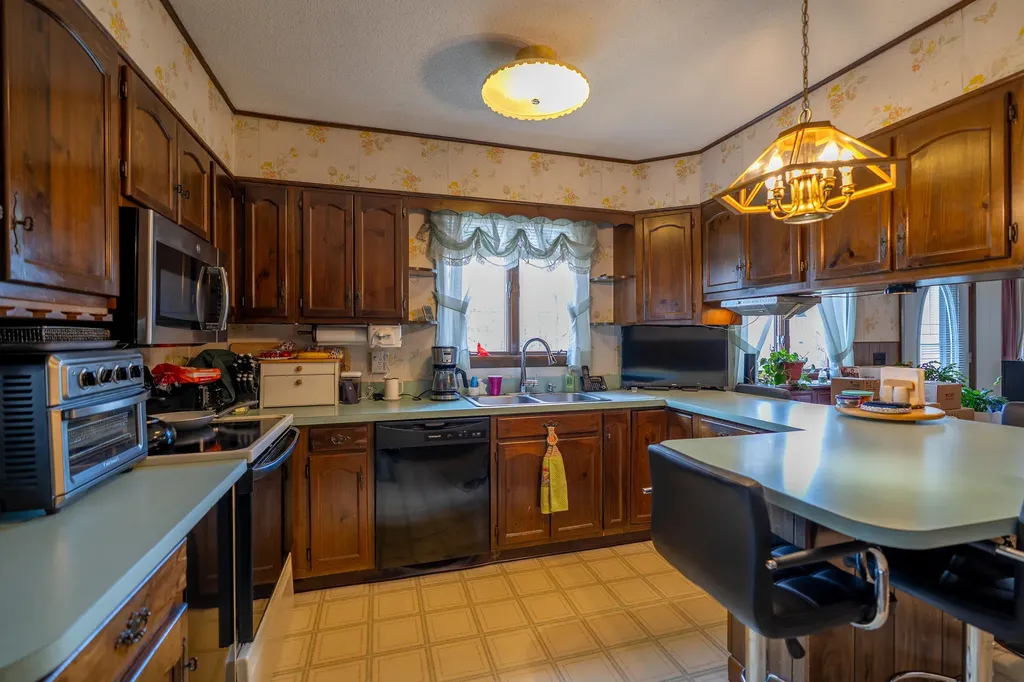 1522 Pushaw Road Glenburn ME 04401