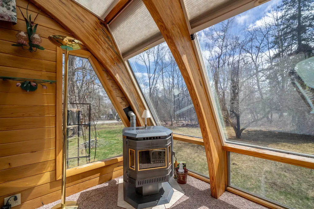 1522 Pushaw Road Glenburn ME 04401