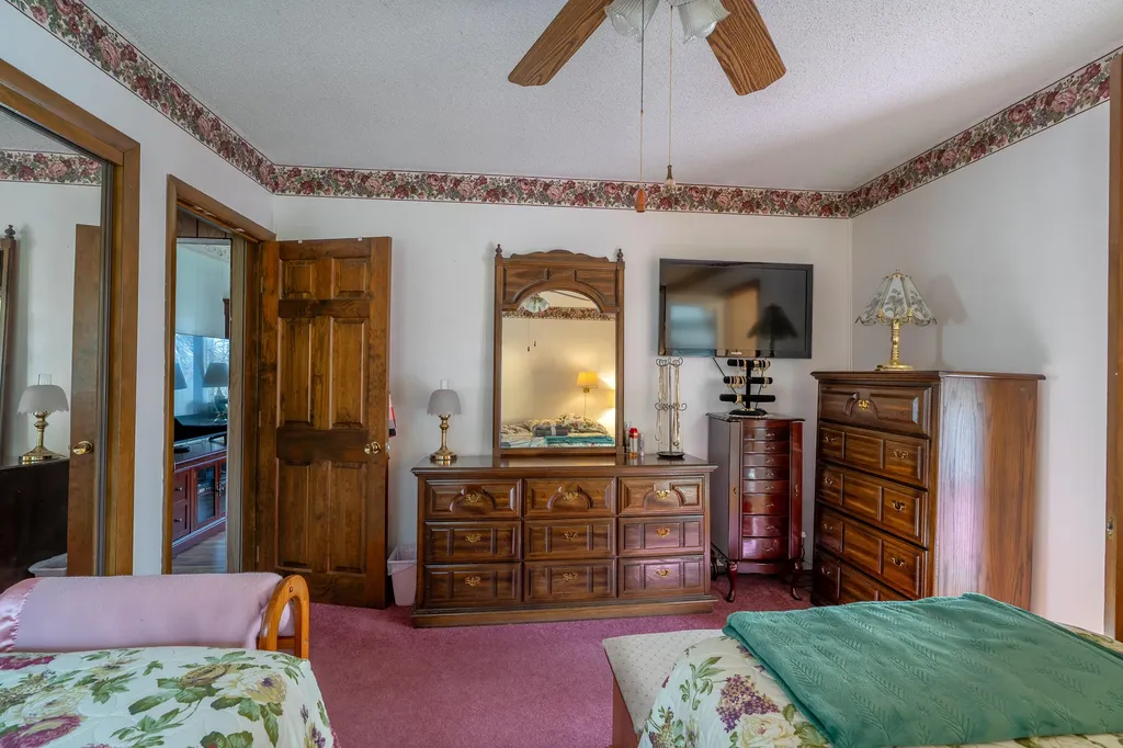 1522 Pushaw Road Glenburn ME 04401