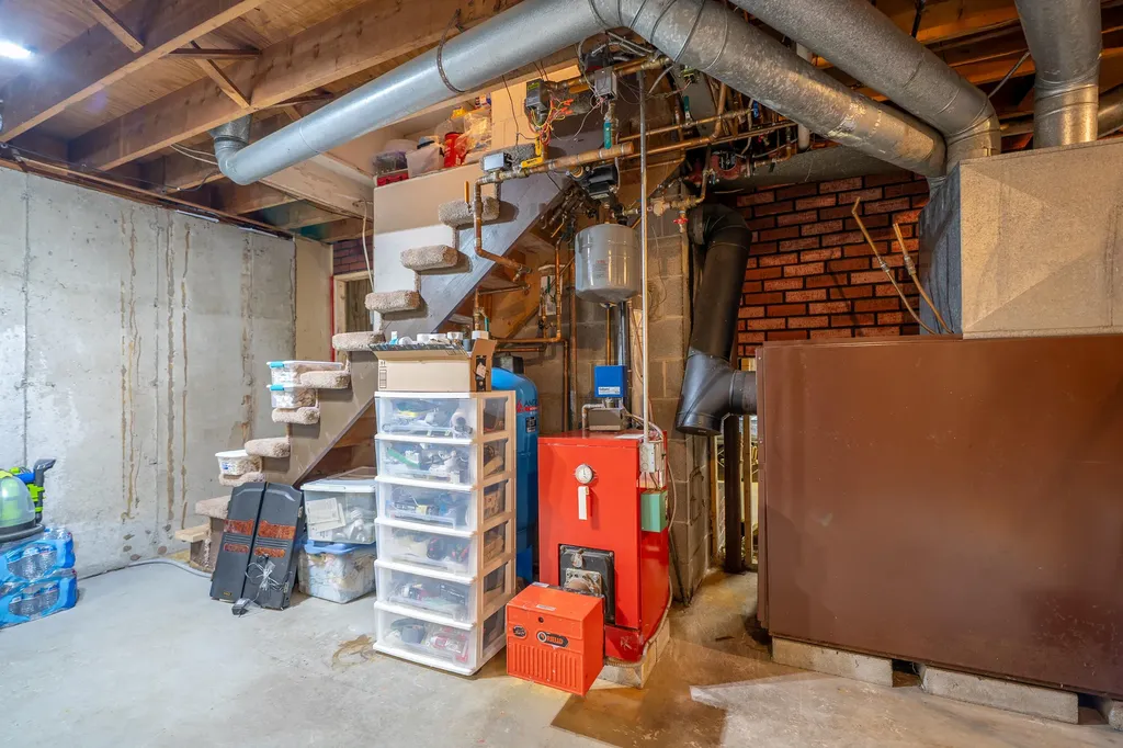 1522 Pushaw Road Glenburn ME 04401