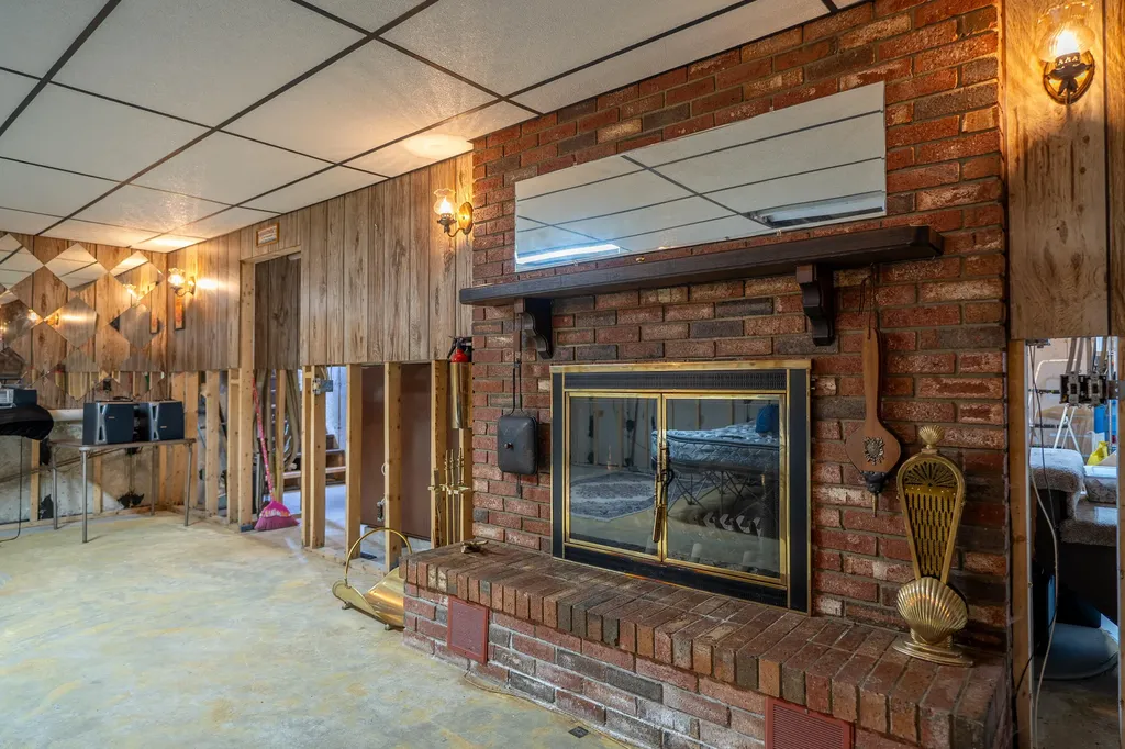 1522 Pushaw Road Glenburn ME 04401