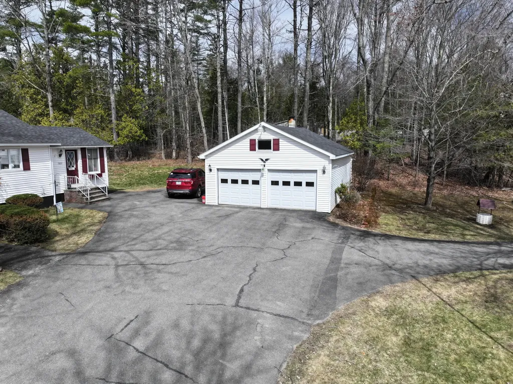 1522 Pushaw Road Glenburn ME 04401