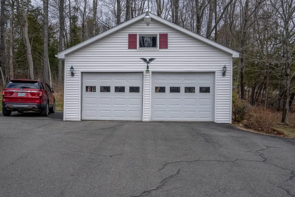1522 Pushaw Road Glenburn ME 04401