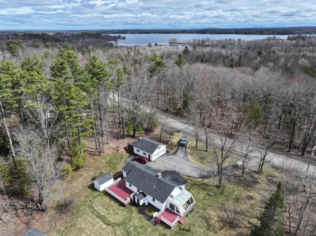 1522 Pushaw Road Glenburn ME 04401