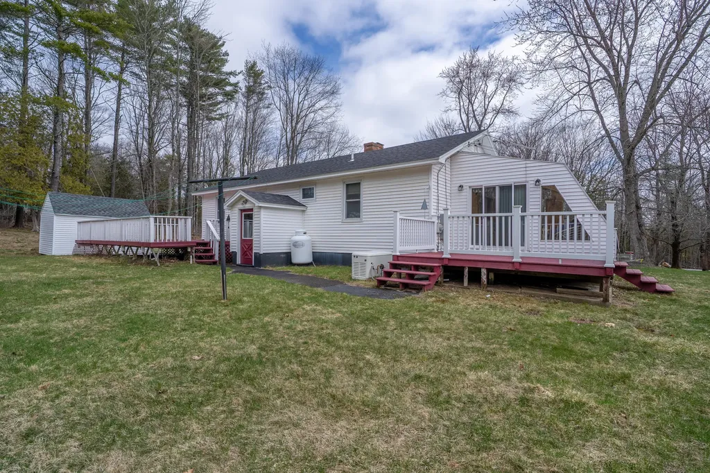 1522 Pushaw Road Glenburn ME 04401