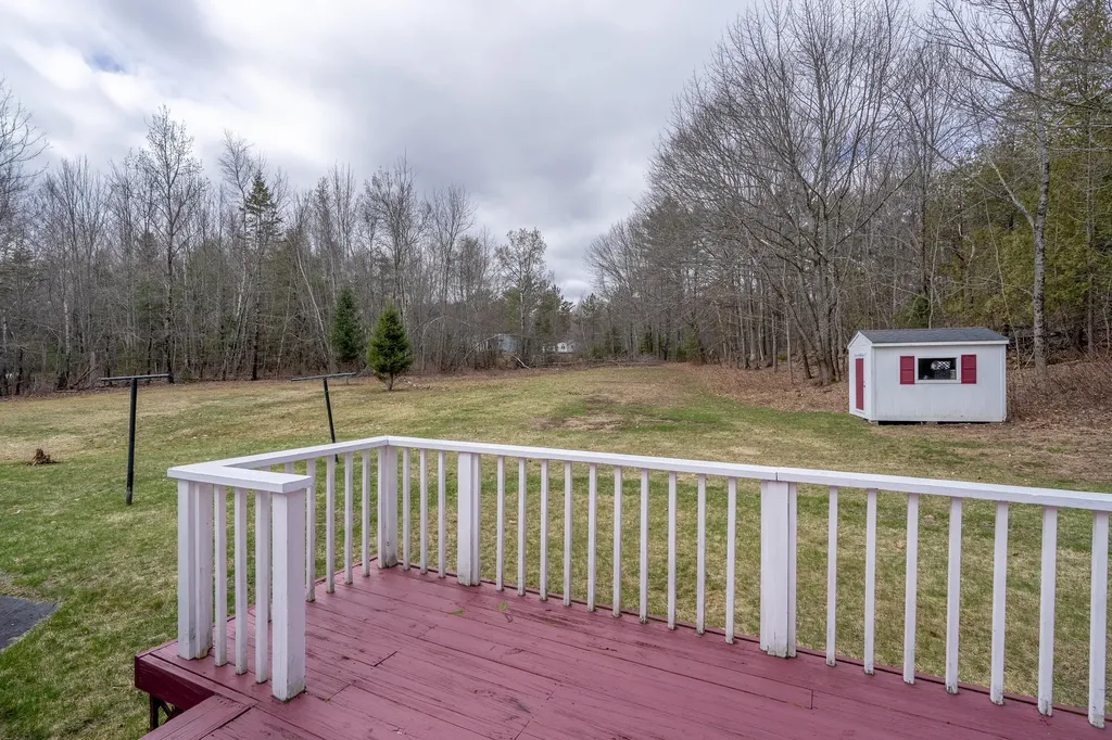 1522 Pushaw Road Glenburn ME 04401