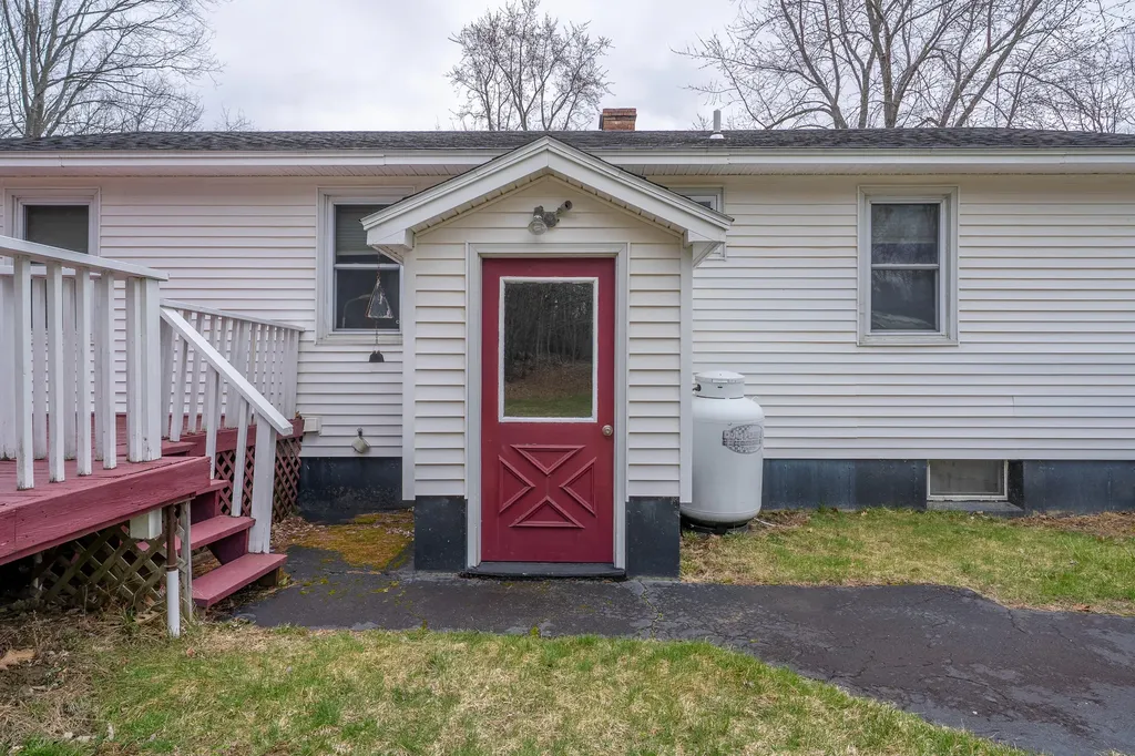 1522 Pushaw Road Glenburn ME 04401