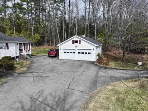 1522 Pushaw Road Glenburn ME 04401