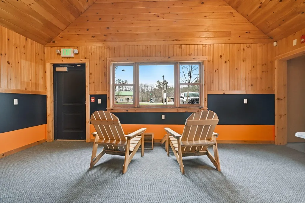 1254 Roosevelt Trail Raymond ME 04071