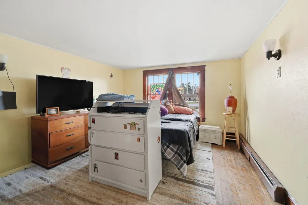 1254 Roosevelt Trail Raymond ME 04071