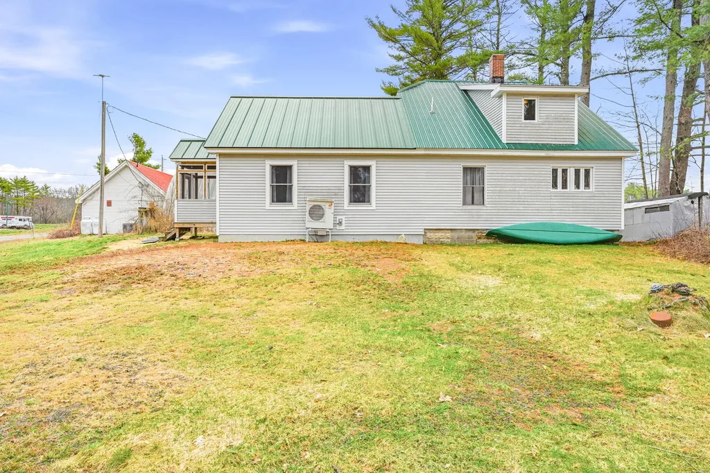 1254 Roosevelt Trail Raymond ME 04071