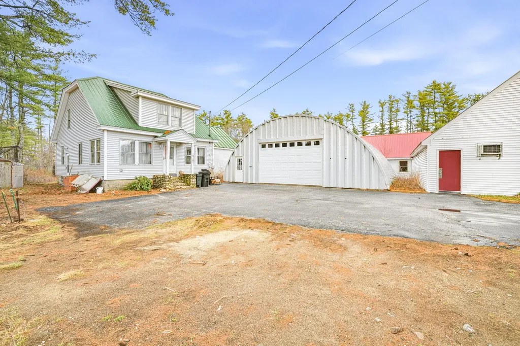 1254 Roosevelt Trail Raymond ME 04071
