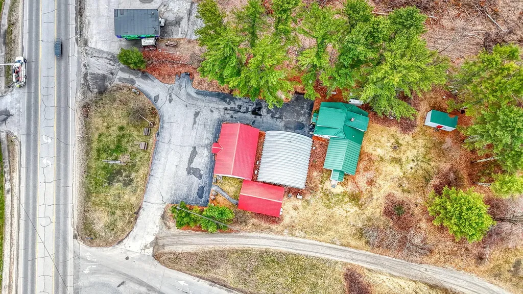 1254 Roosevelt Trail Raymond ME 04071