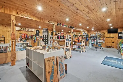 1254 Roosevelt Trail Raymond ME 04071