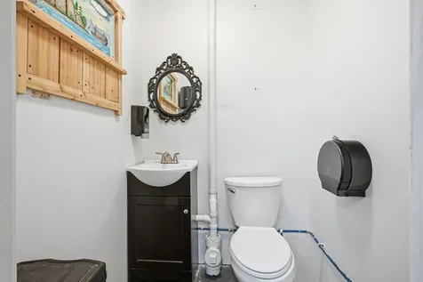 1254 Roosevelt Trail Raymond ME 04071