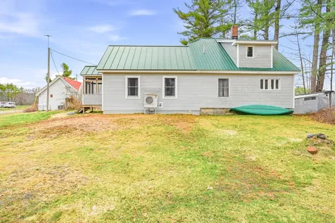 1254 Roosevelt Trail Raymond ME 04071