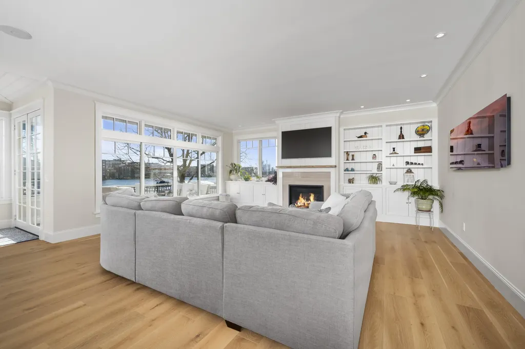 21 Badgers Island W Kittery ME 03904