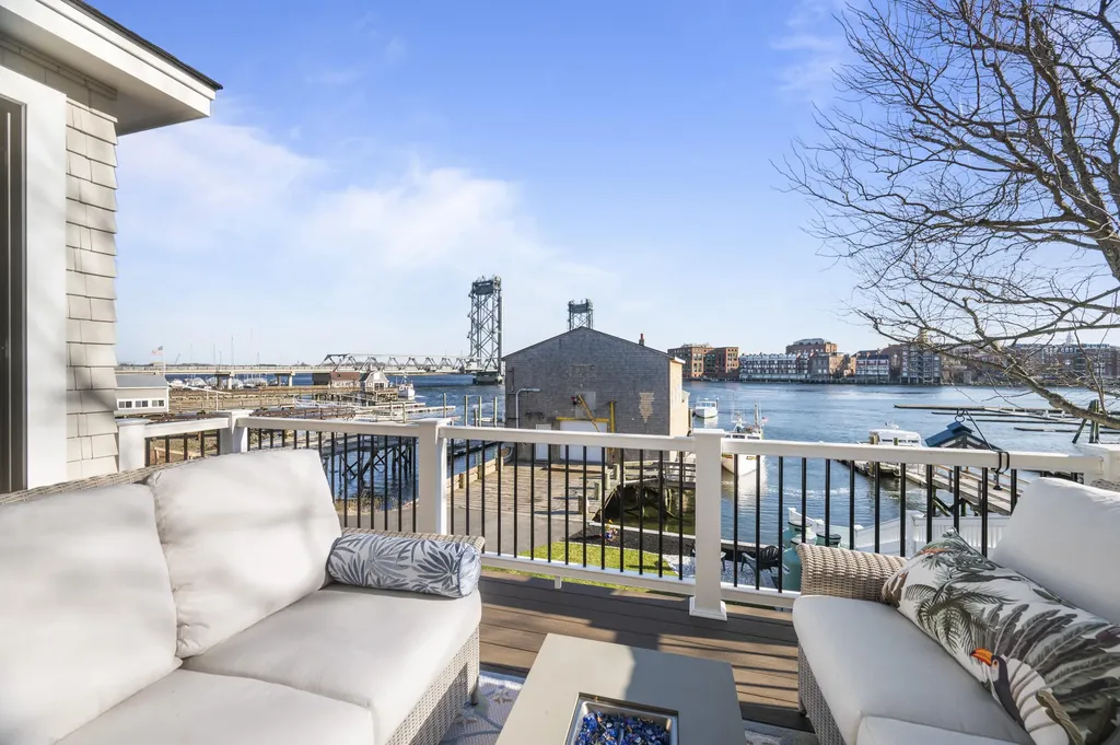 21 Badgers Island W Kittery ME 03904