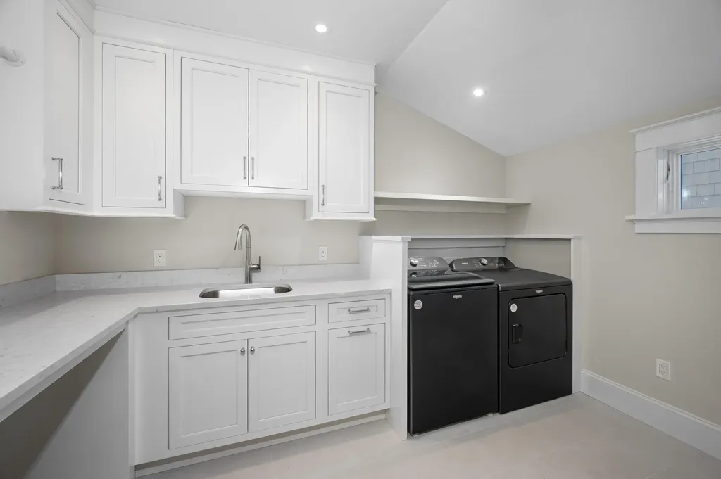 21 Badgers Island W Kittery ME 03904