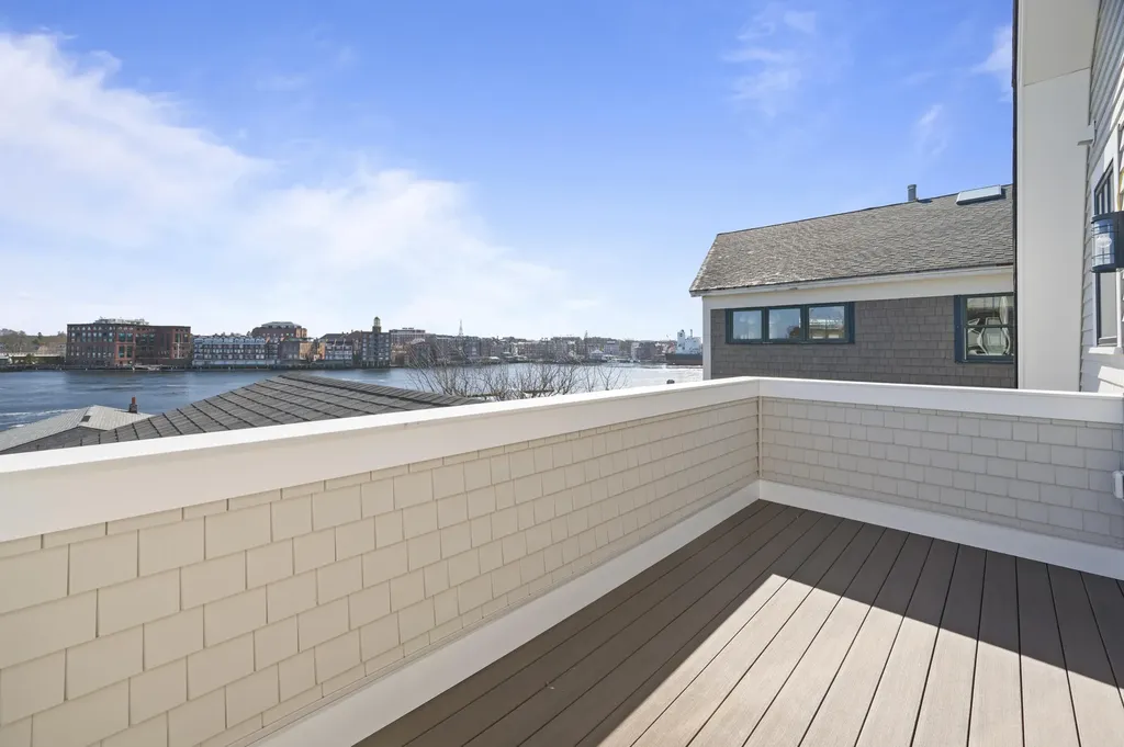 21 Badgers Island W Kittery ME 03904