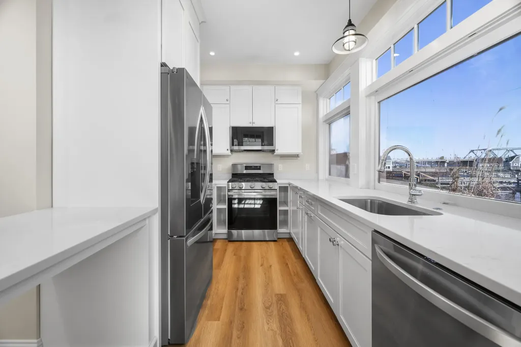 21 Badgers Island W Kittery ME 03904