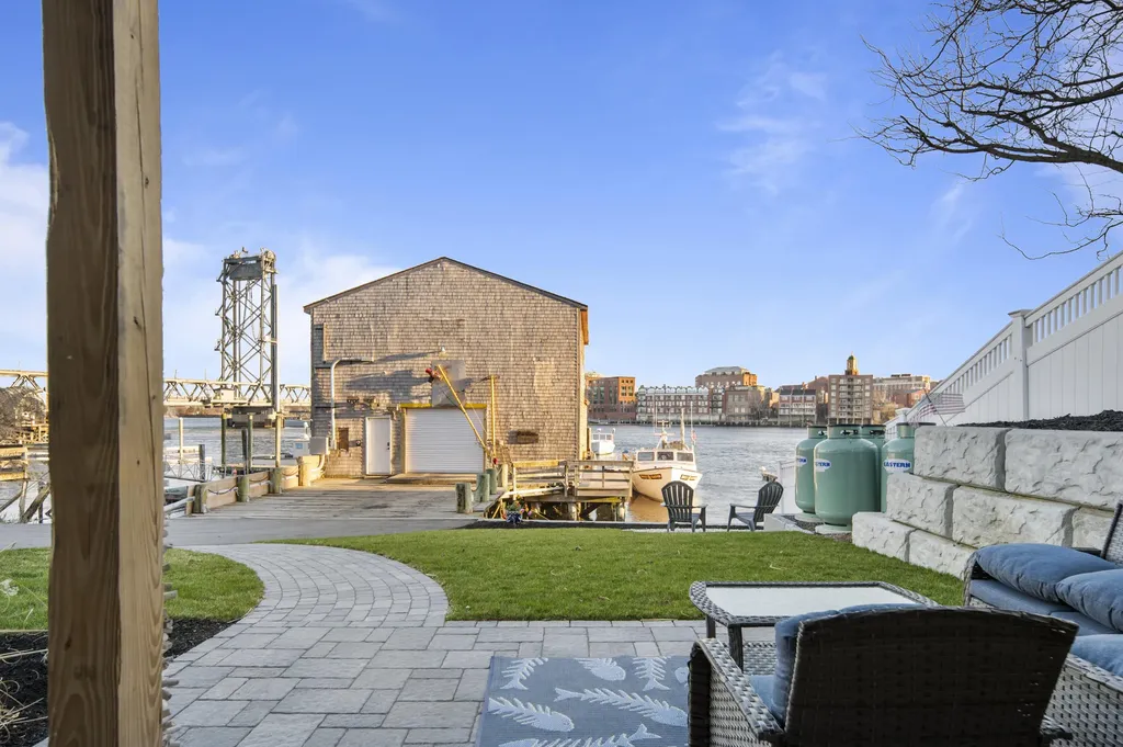 21 Badgers Island W Kittery ME 03904