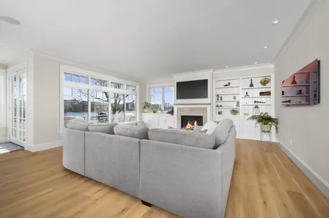 21 Badgers Island W Kittery ME 03904