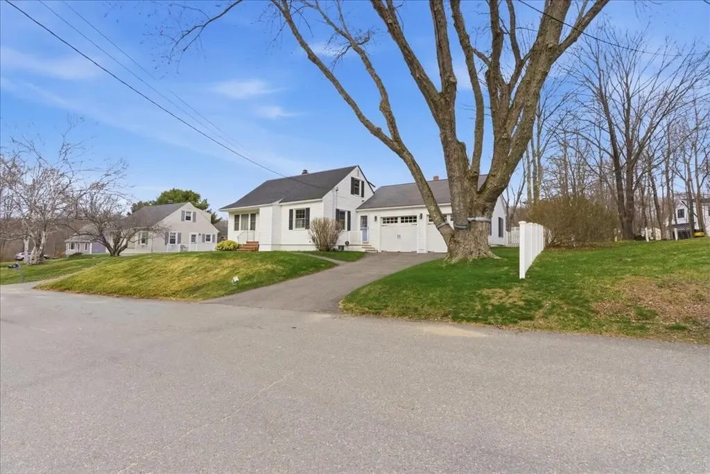 15 Grover Road Cape Elizabeth ME 04107