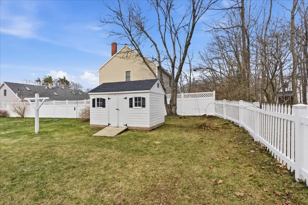 15 Grover Road Cape Elizabeth ME 04107