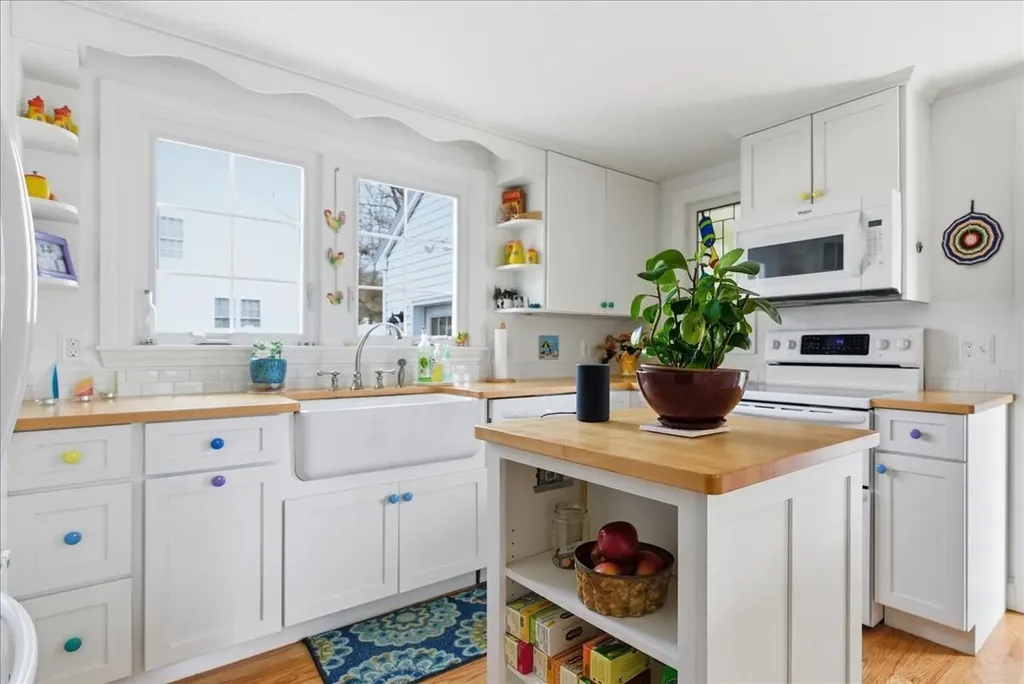 15 Grover Road Cape Elizabeth ME 04107