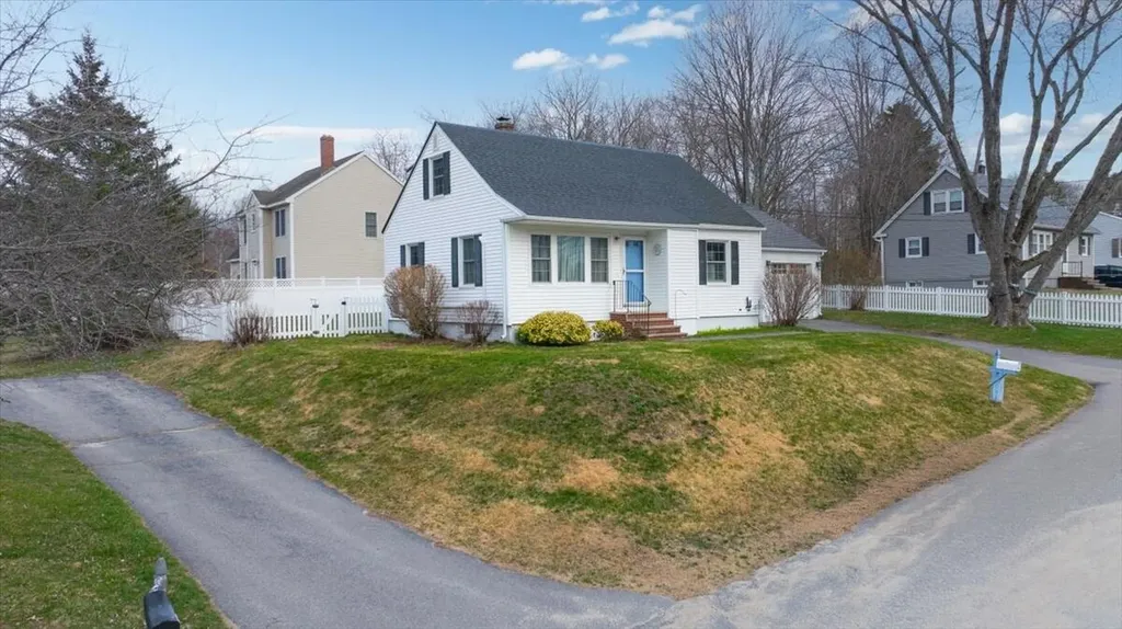 15 Grover Road Cape Elizabeth ME 04107