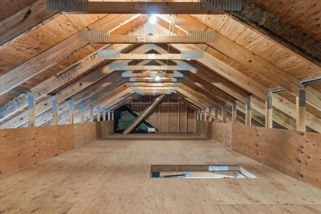 15 Grover Road Cape Elizabeth ME 04107