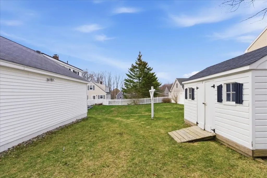 15 Grover Road Cape Elizabeth ME 04107