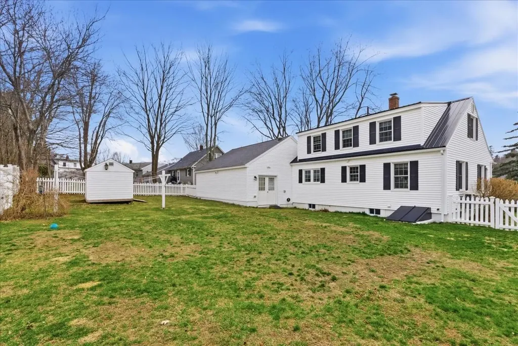 15 Grover Road Cape Elizabeth ME 04107