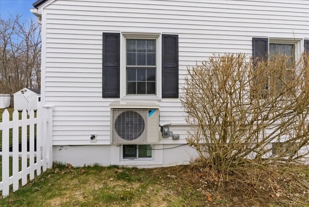15 Grover Road Cape Elizabeth ME 04107