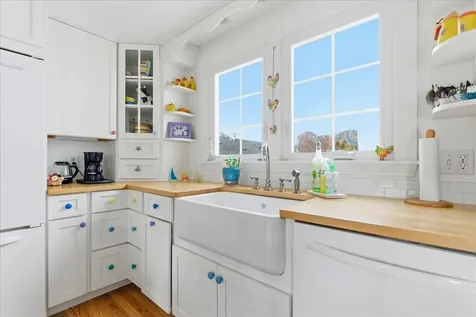 15 Grover Road Cape Elizabeth ME 04107