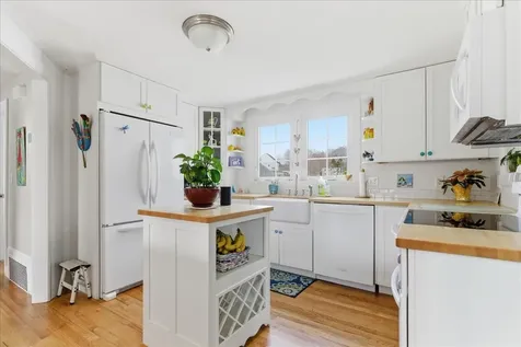 15 Grover Road Cape Elizabeth ME 04107