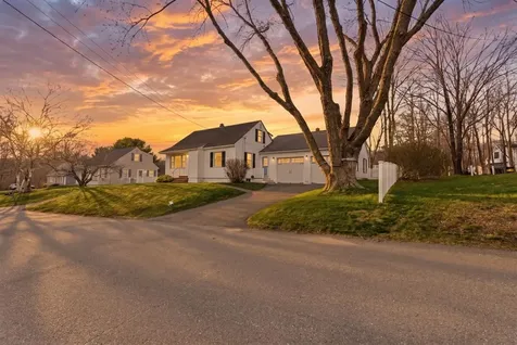 15 Grover Road Cape Elizabeth ME 04107